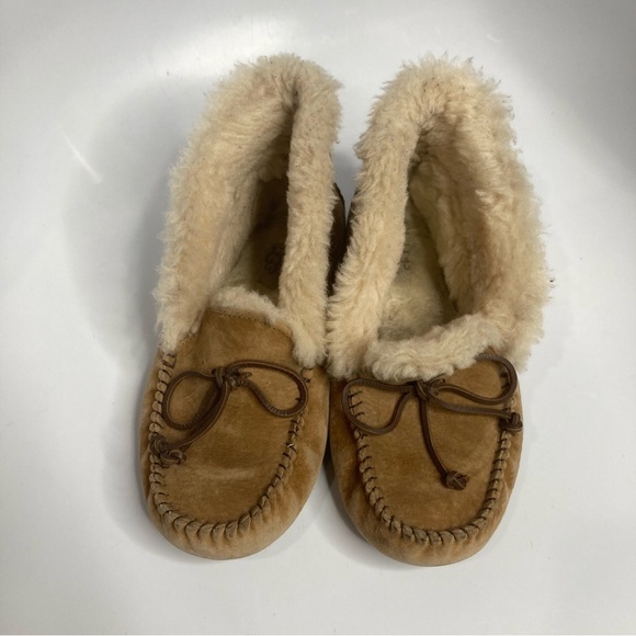 UGG Women’s Alena slippers size 7 - Picture 5 of 10